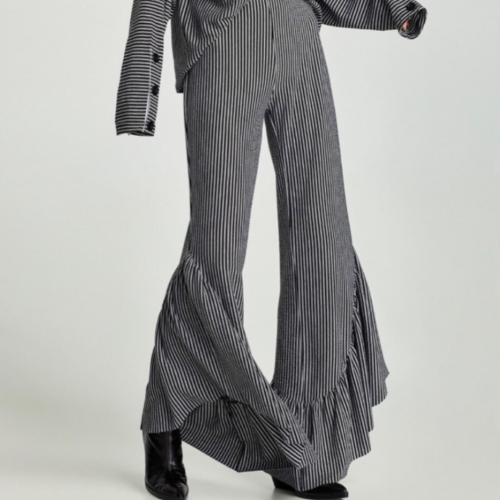 Comfy Zara Trafaluc Striped Ruffle Pants - “Wide leg” “Pinstripes”